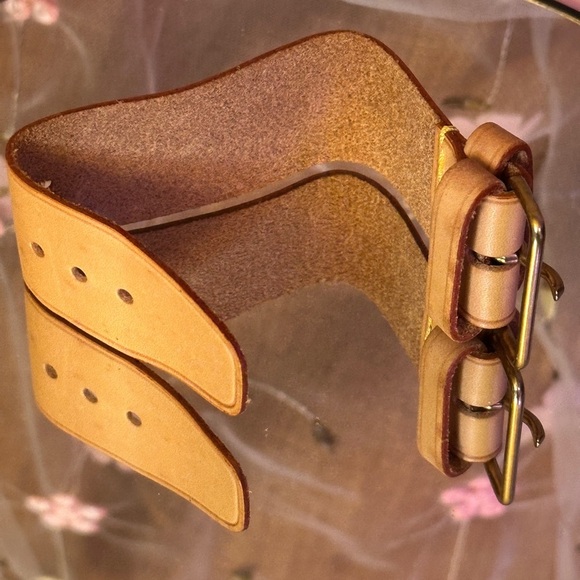 LV Luggage Tag and Poignet EUC - Picture 3 of 13